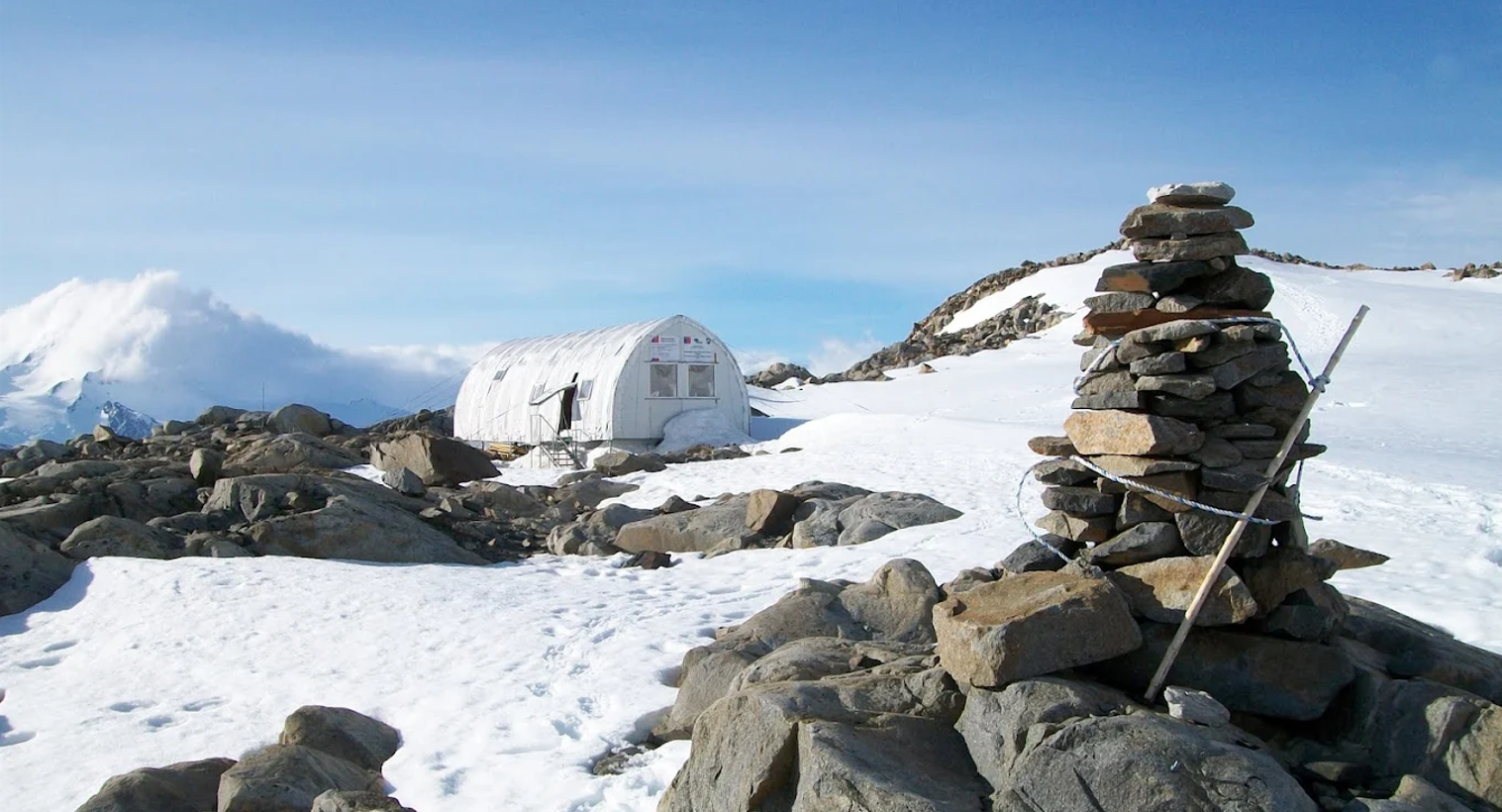 El Divisadero - Delegado provincial de Capitan Prat busca apoyo clave para rehabilitar refugio en Campos de Hielo Sur